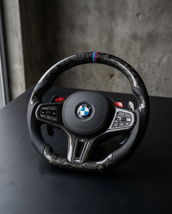 Volante BMW M — Carbono Forjado & Negro