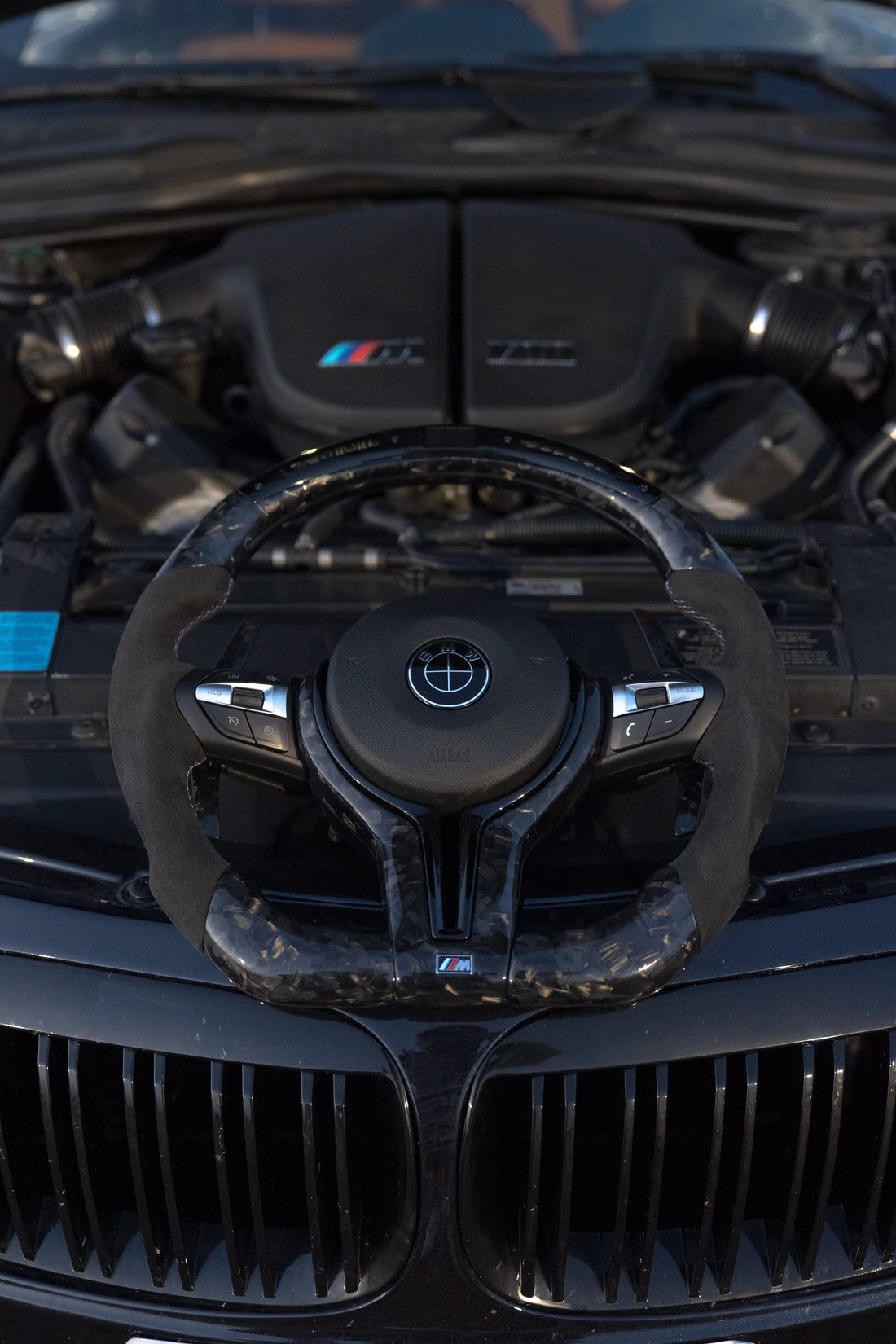 Volante de fibra de carbono con RPM LED - Black Line