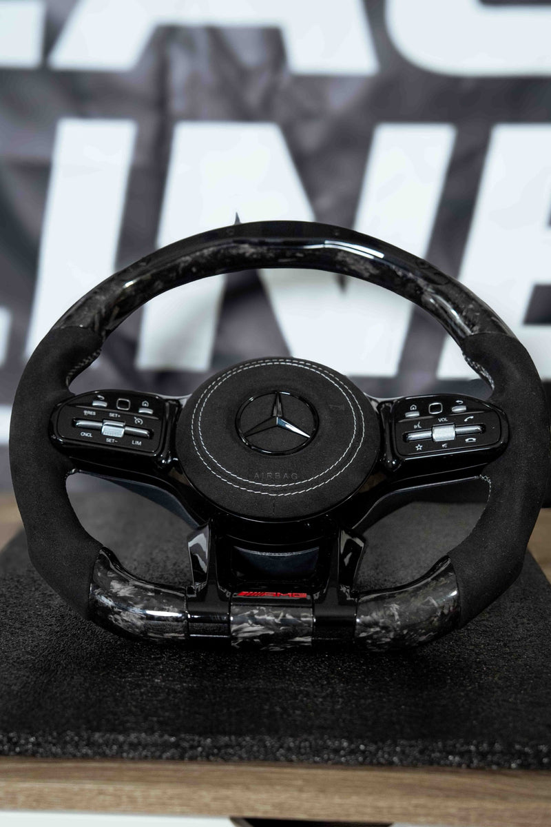 Volante Mercedes-AMG — Carbono Forjado & Alcantara Total Black