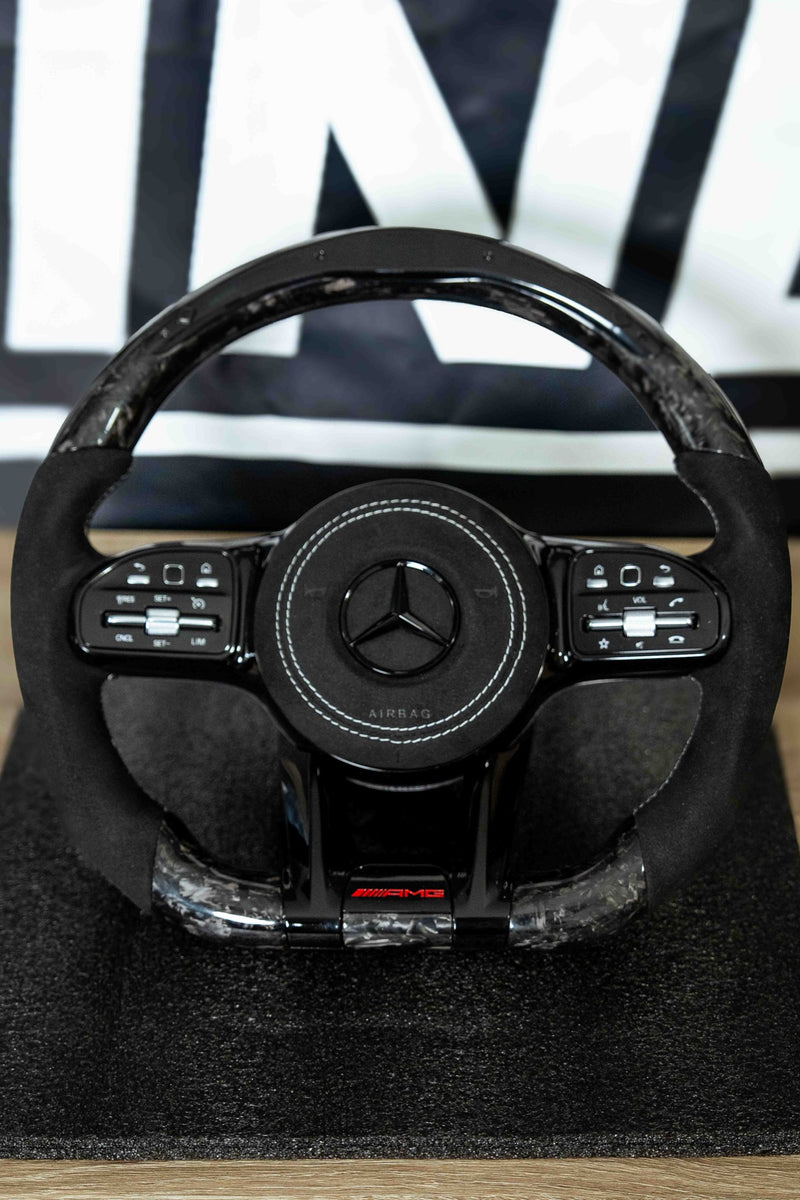 Volante Mercedes-AMG — Carbono Forjado & Alcantara Total Black