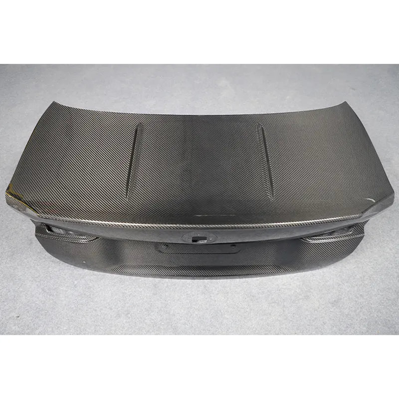 BMW M4 G82 con paneles de puerta CSL de carbono