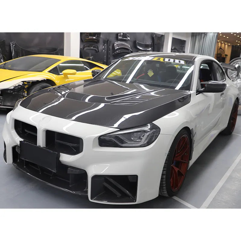 Detalle del capó de carbono BMW Serie 2 G42