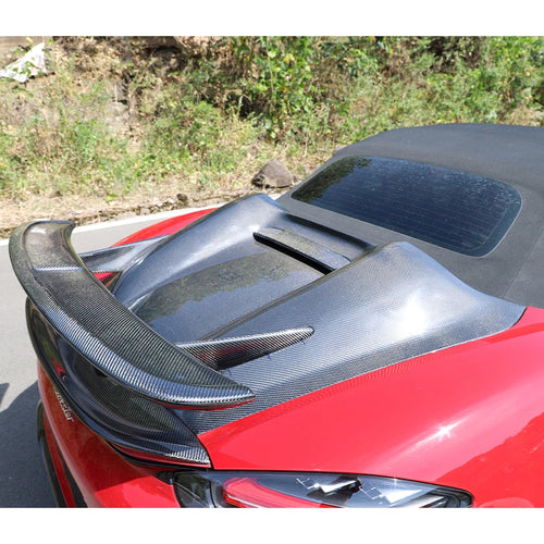 Tapa trasera carbono montada en Porsche 981