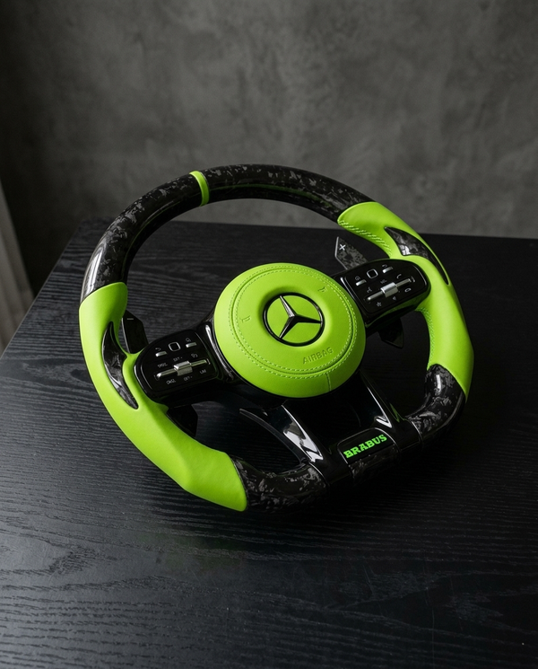 Volante Mercedes — Carbono Forjado & Verde Lima