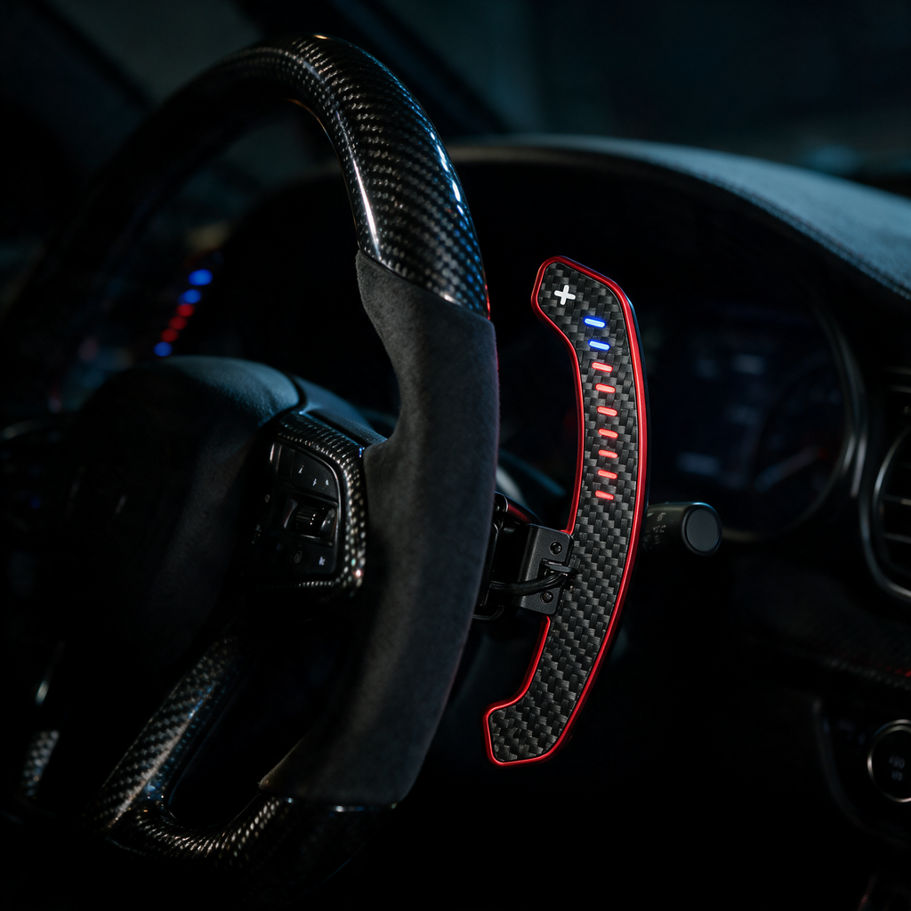 Levas RGB de carbono montadas en volante deportivo con marcadores iluminados