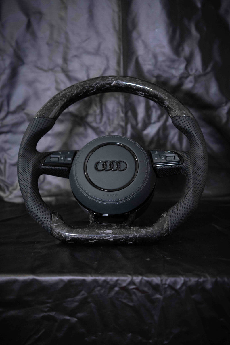 Volante Audi — Carbonio Forgiato & Pelle Traforata
