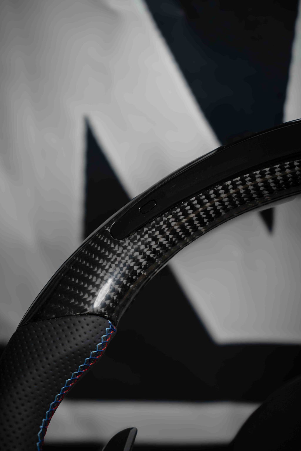 Aro de fibra de carbono con LED y costura tricolor M